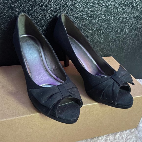 Black Linen Heels with Asymmetric Bow - Picture 1 of 6